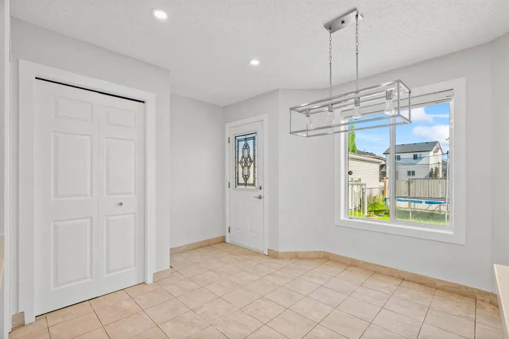 153 Coventry View NE