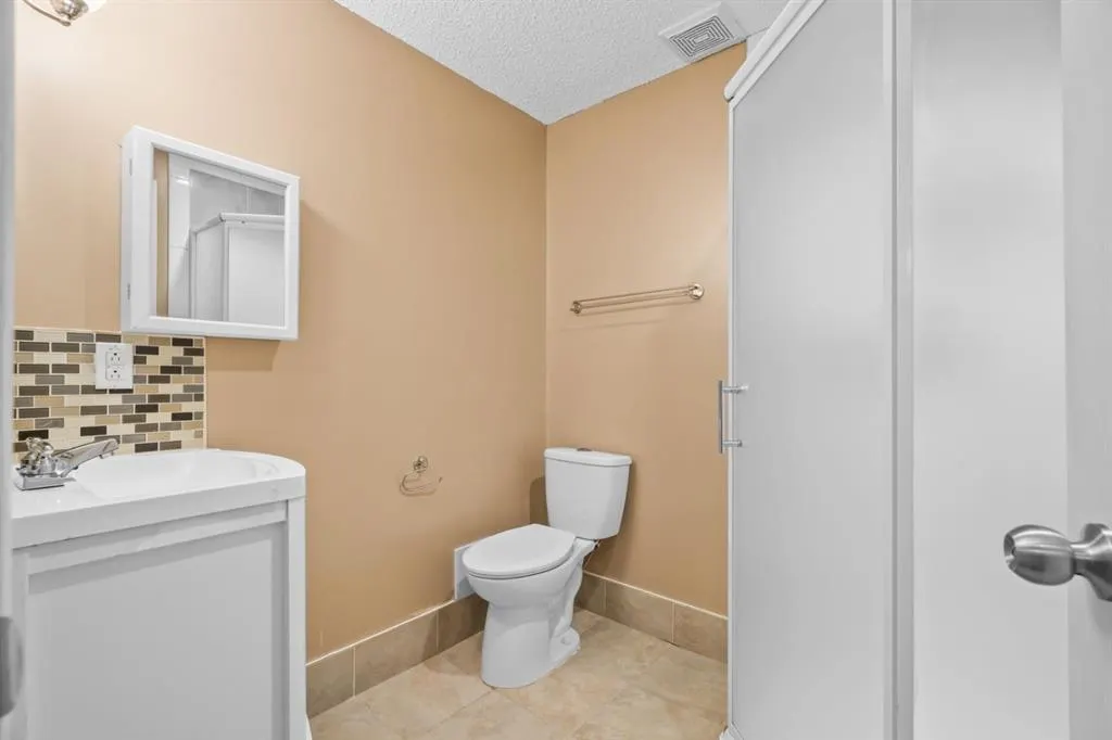 153 Coventry View NE