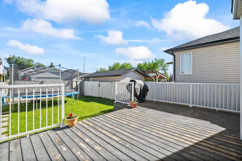 153 Coventry View NE