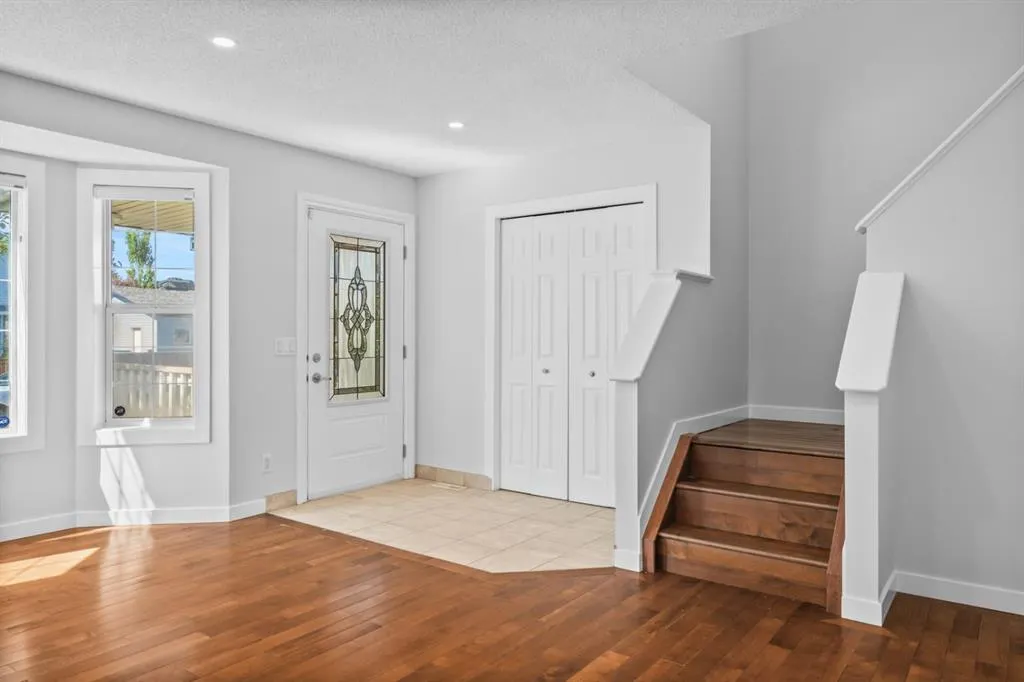153 Coventry View NE
