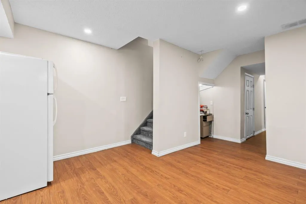 153 Coventry View NE
