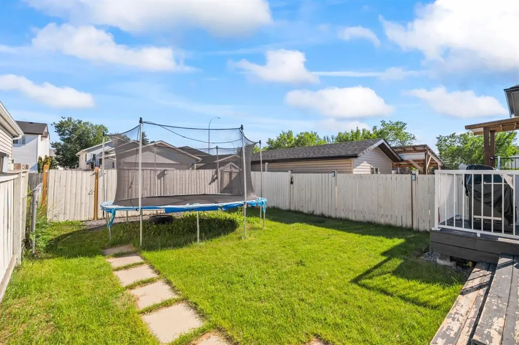 153 Coventry View NE