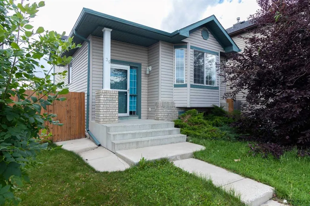 39 Saddlemont Manor NE
