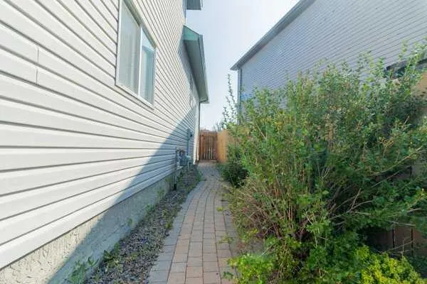 39 Saddlemont Manor NE
