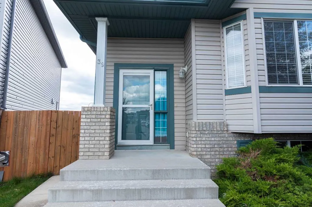 39 Saddlemont Manor NE