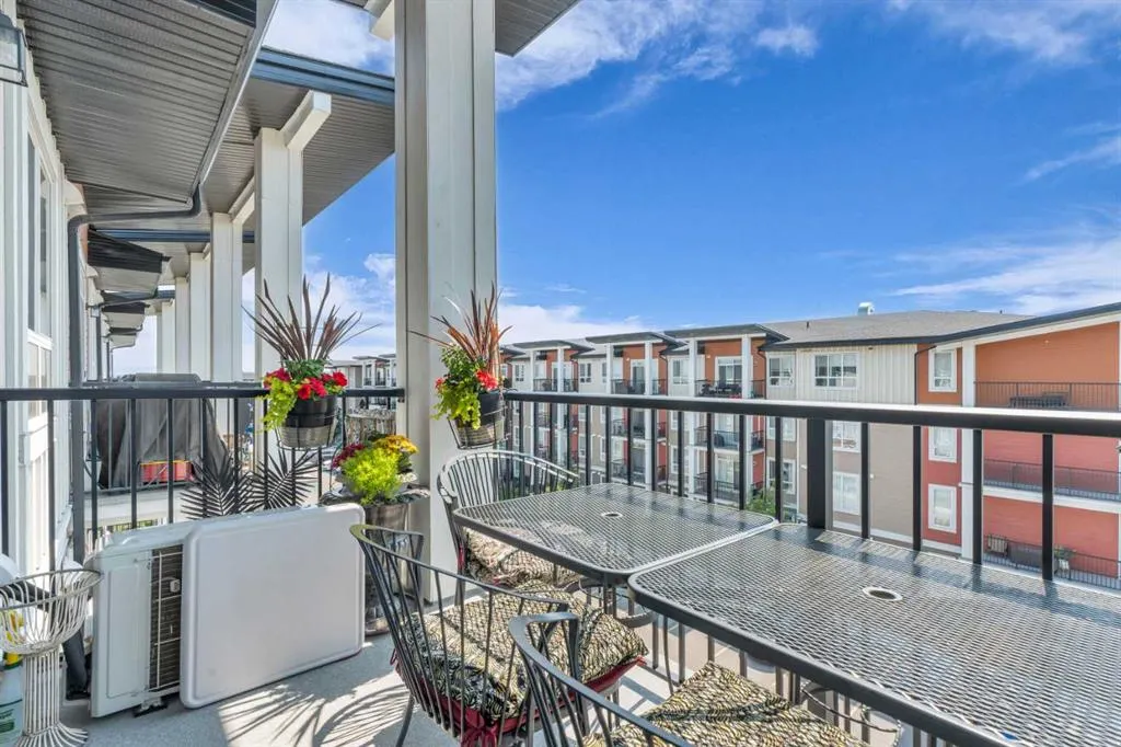 35 Walgrove Walk SE, #406