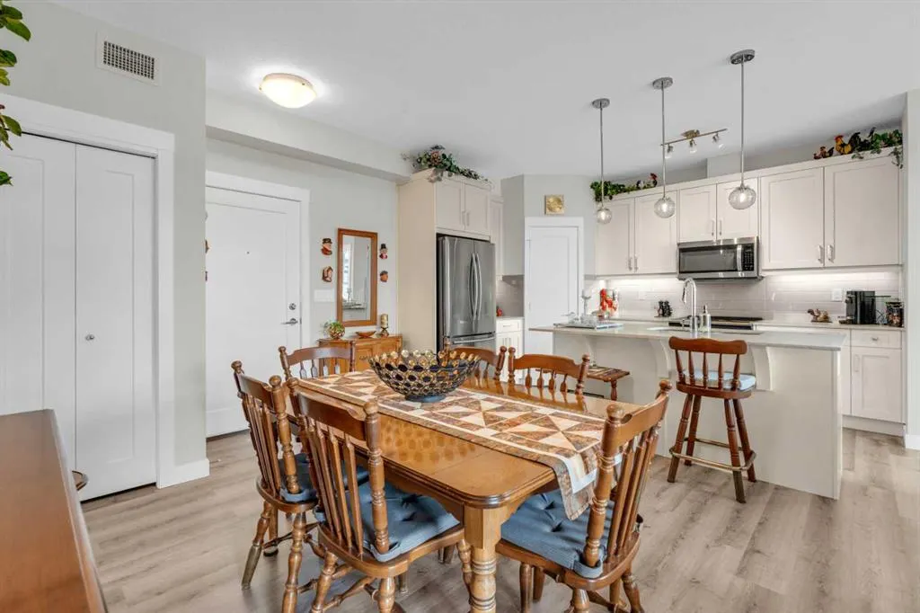 35 Walgrove Walk SE, #406