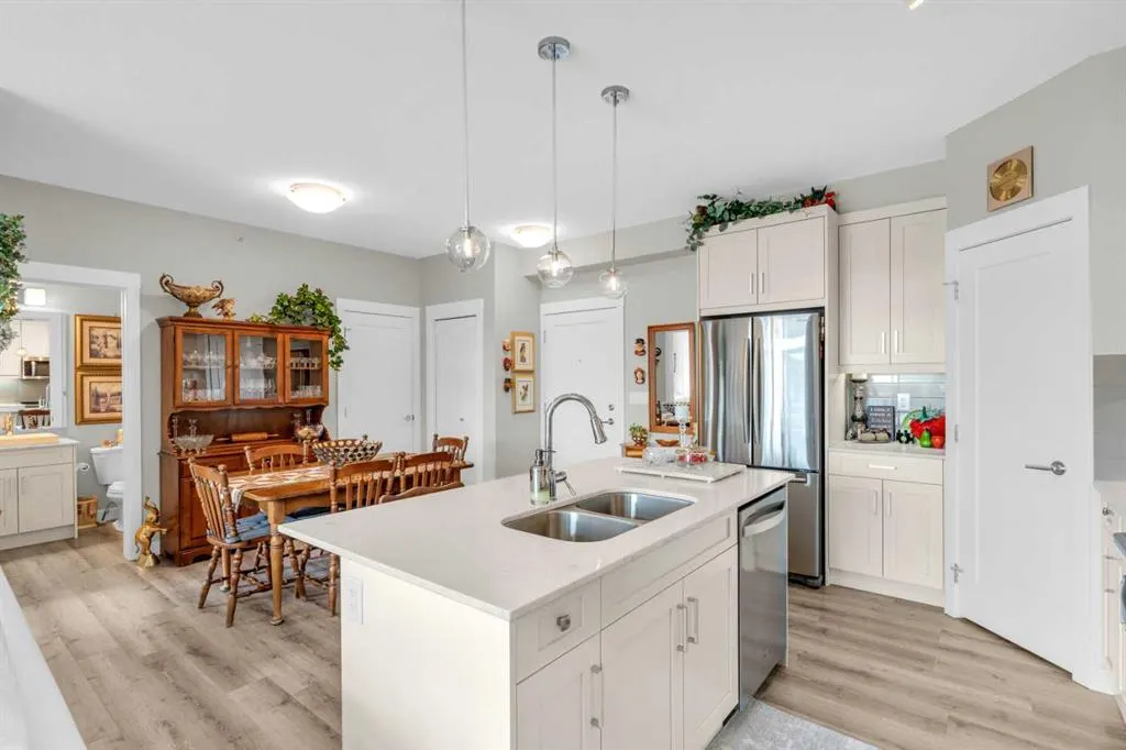 35 Walgrove Walk SE, #406