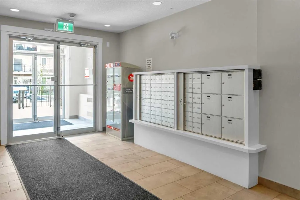 35 Walgrove Walk SE, #406