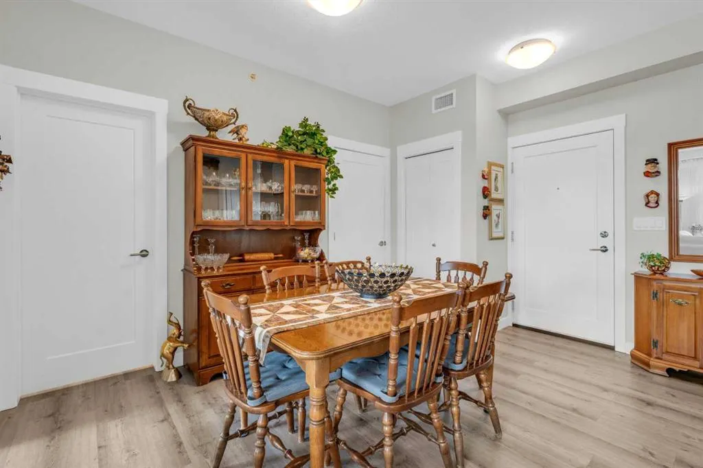 35 Walgrove Walk SE, #406