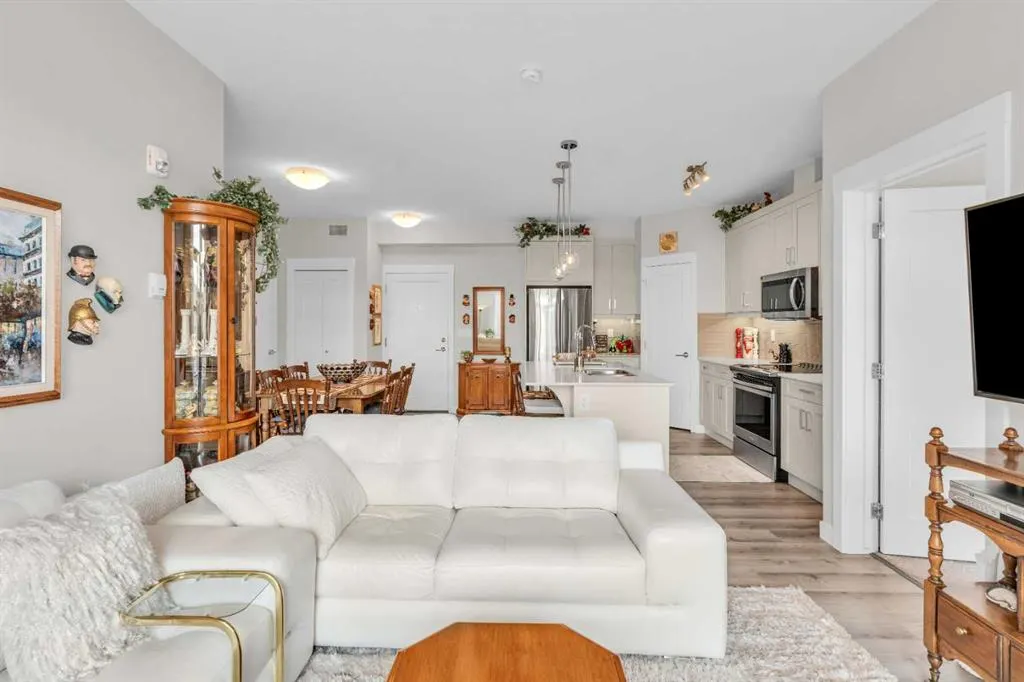35 Walgrove Walk SE, #406