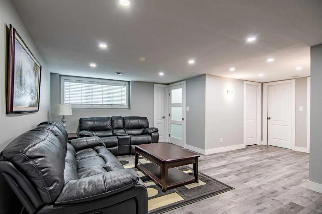 93 Ellenwood Drive