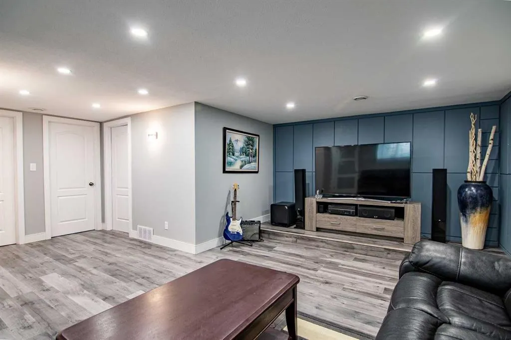 93 Ellenwood Drive