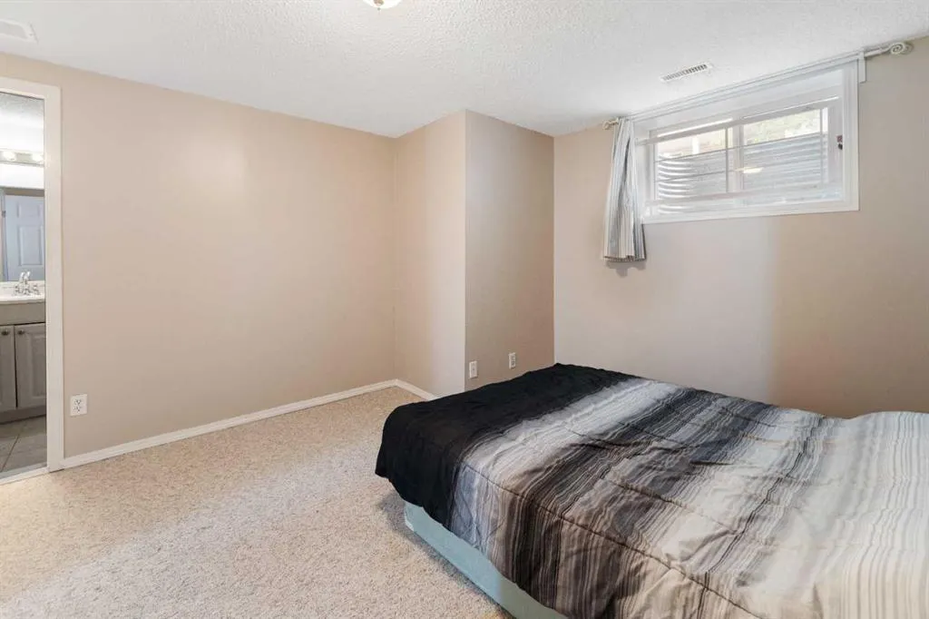 152 Royal Oak Gardens NW