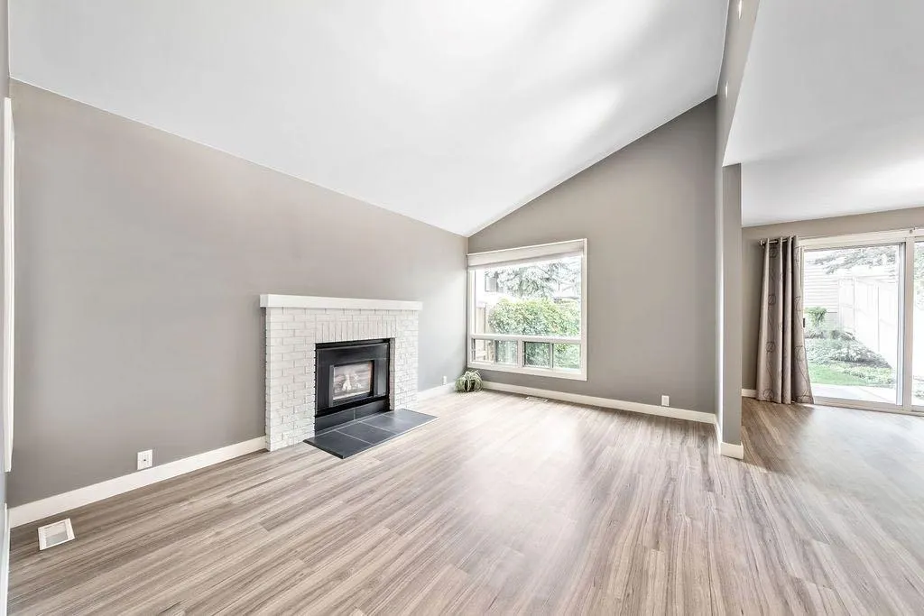 62 Cedardale Crescent SW