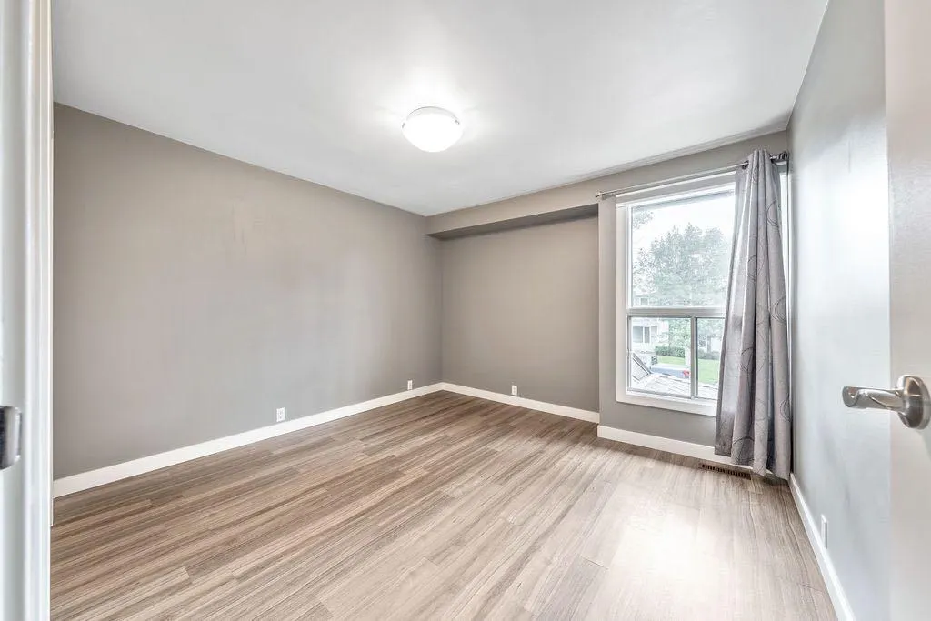 62 Cedardale Crescent SW
