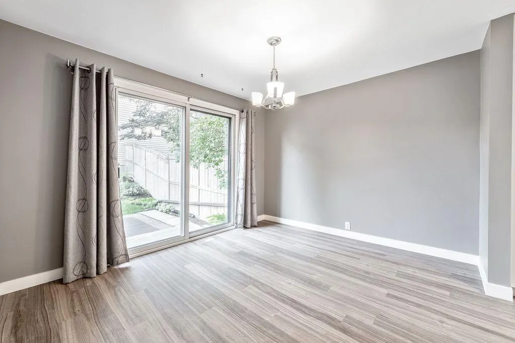 62 Cedardale Crescent SW