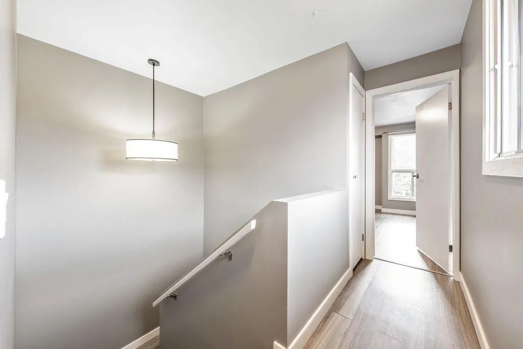 62 Cedardale Crescent SW