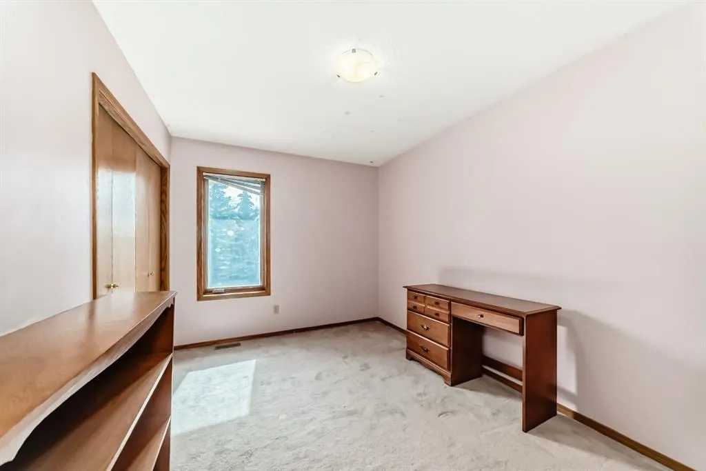 142 Edgeview Road NW