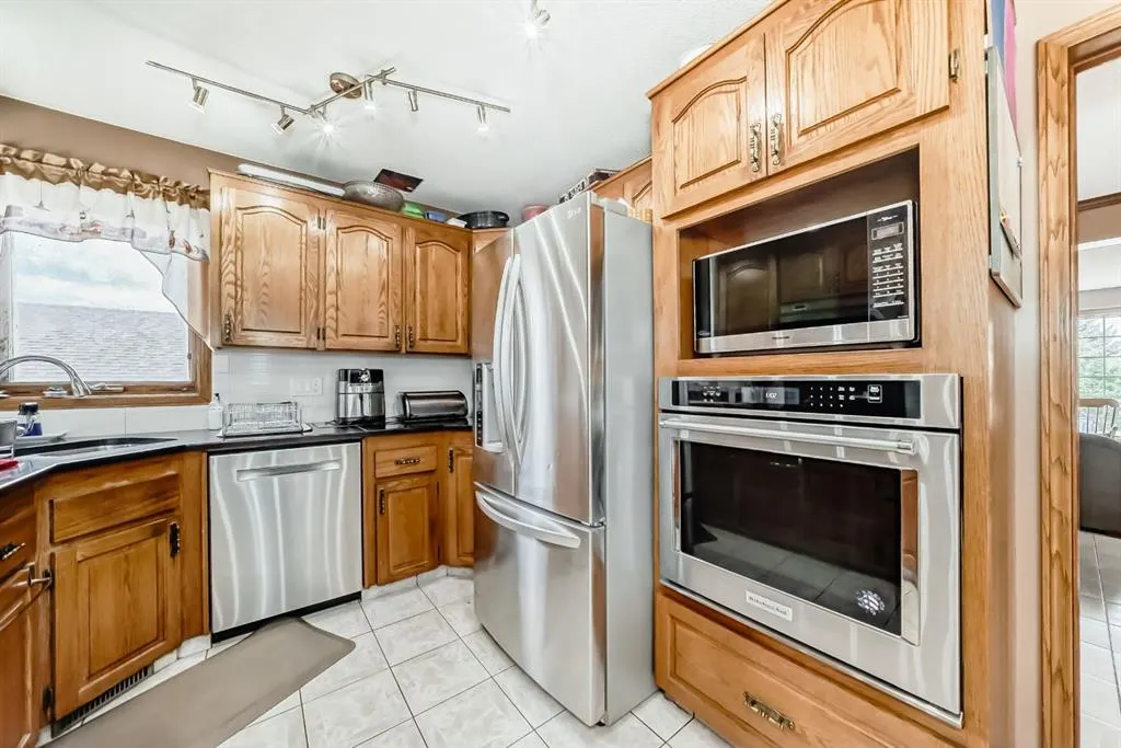 142 Edgeview Road NW
