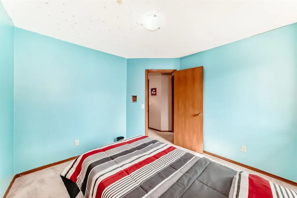 142 Edgeview Road NW