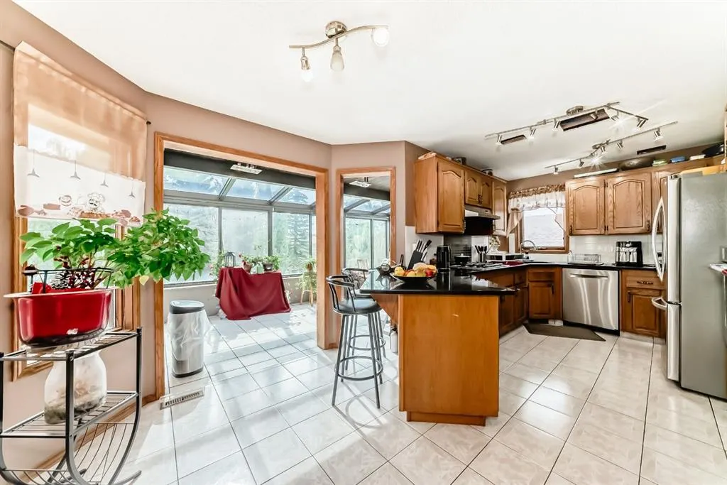 142 Edgeview Road NW