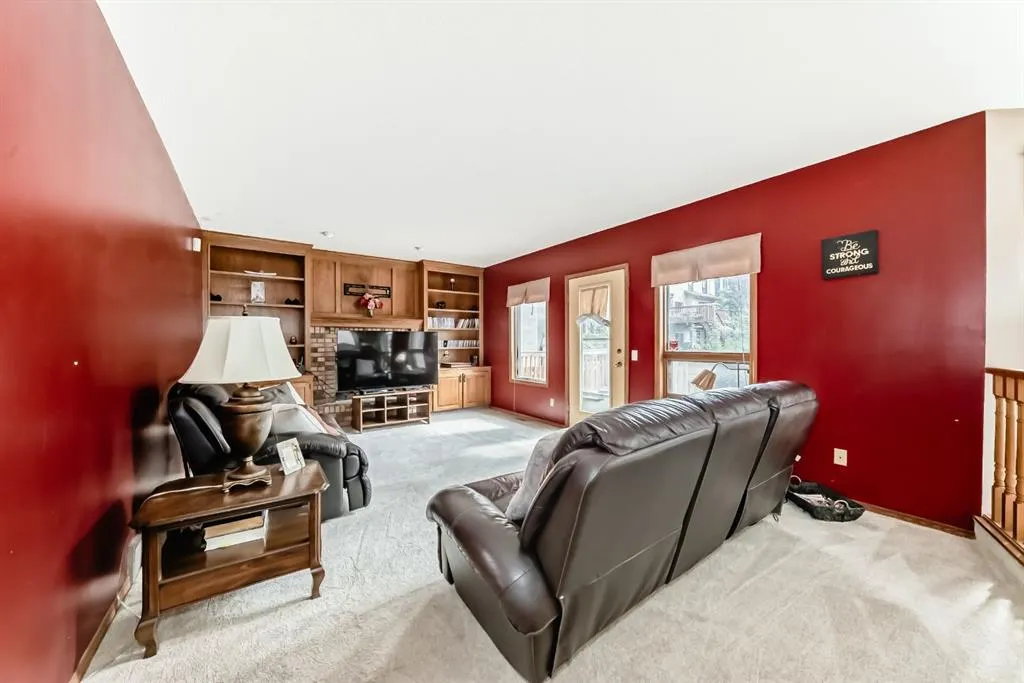 142 Edgeview Road NW