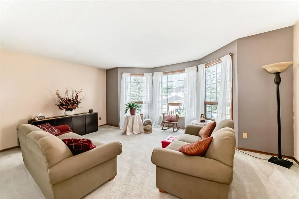 142 Edgeview Road NW