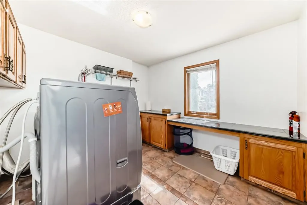 142 Edgeview Road NW