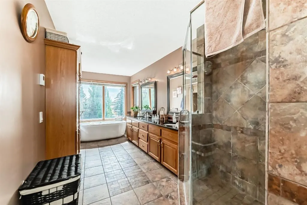 142 Edgeview Road NW