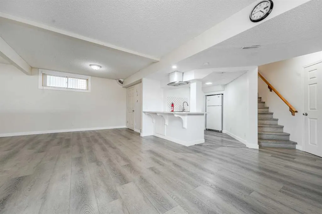 250 Eversyde Close SW