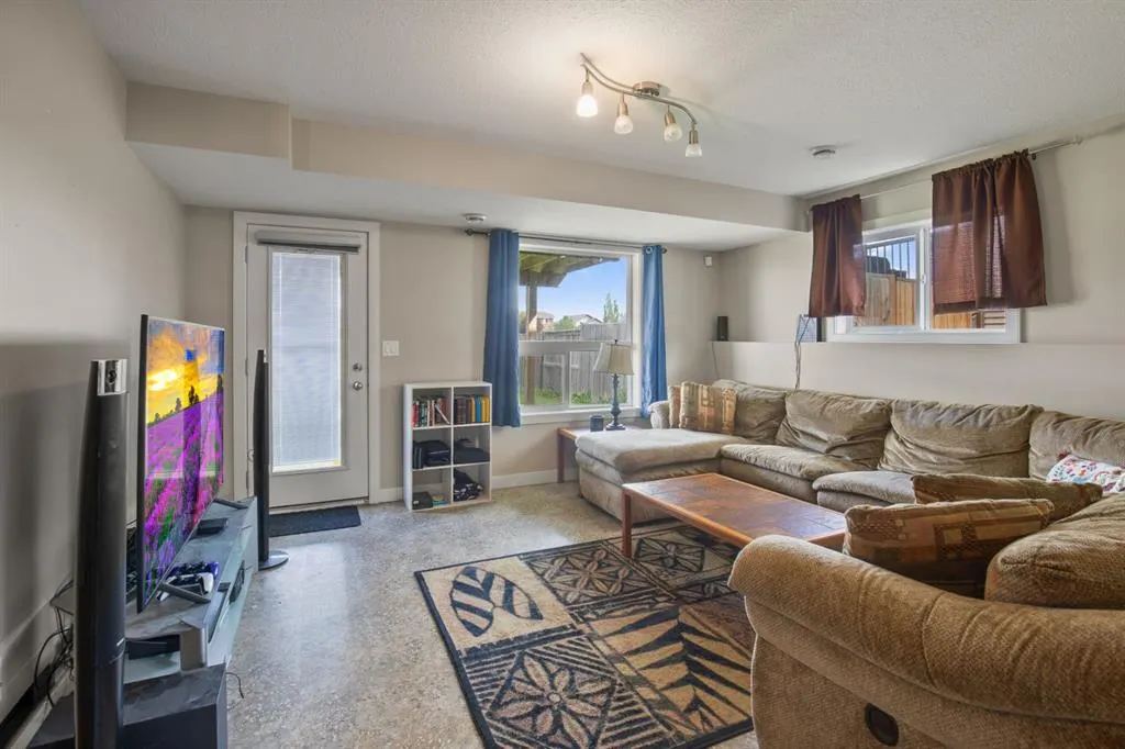 130 Larsen Crescent