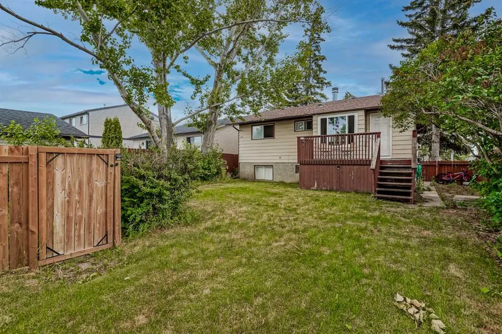 84 Falconridge Place NE