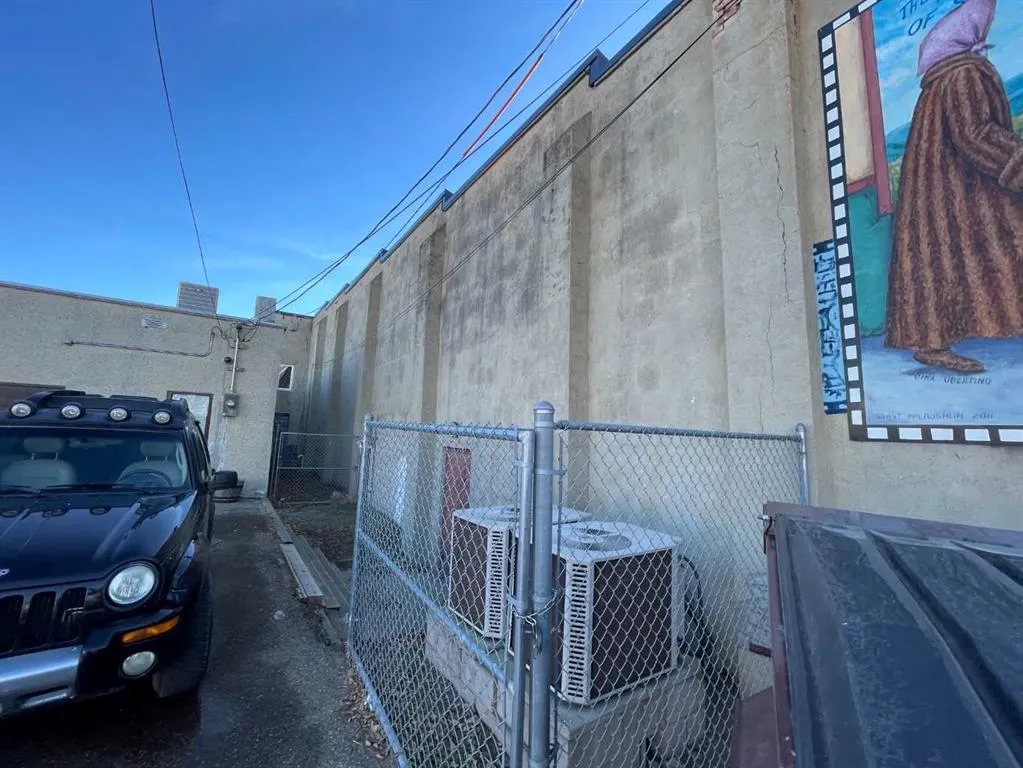 131 2 Street W
