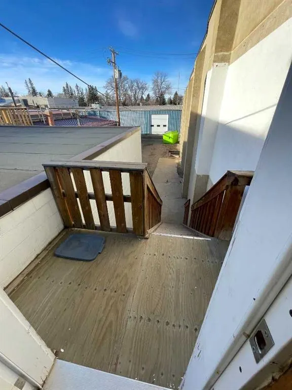 131 2 Street W