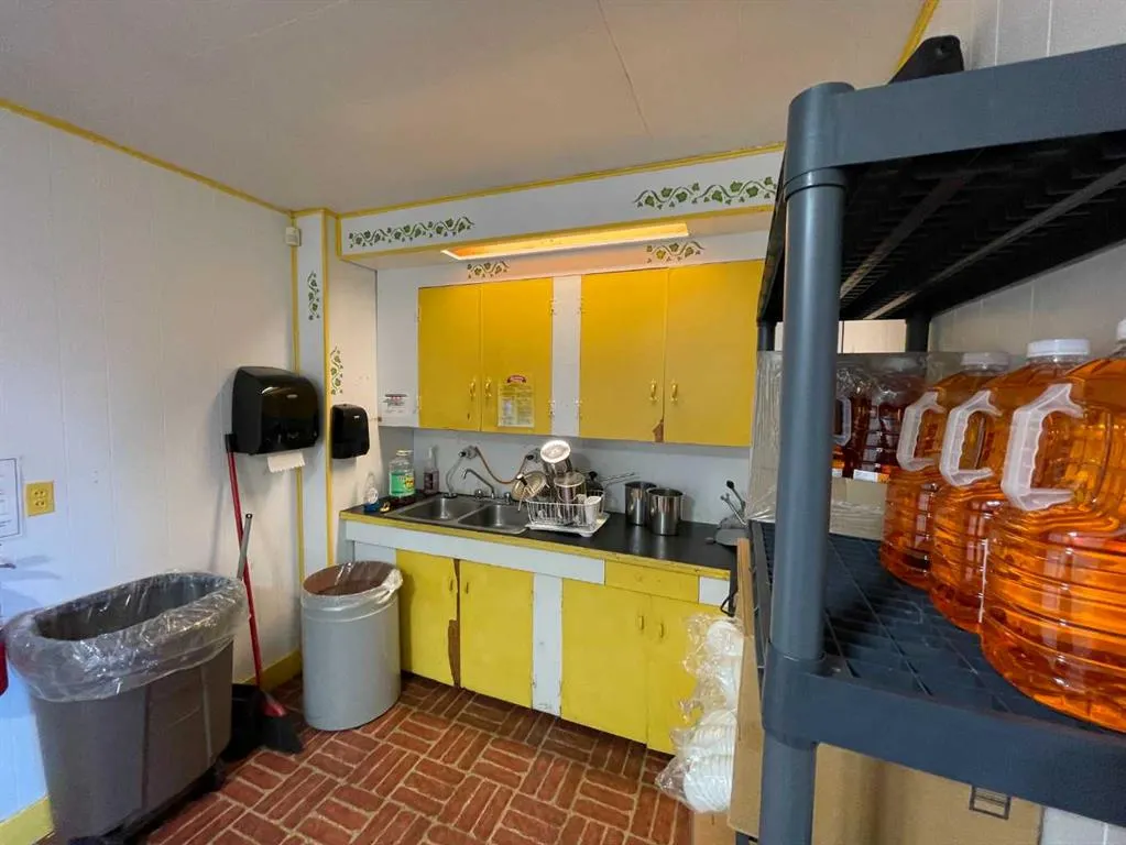131 2 Street W