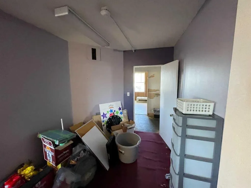 131 2 Street W