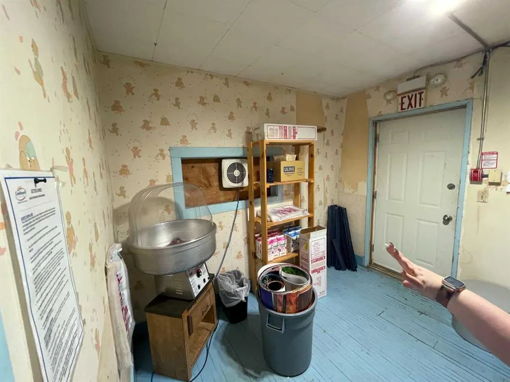 131 2 Street W