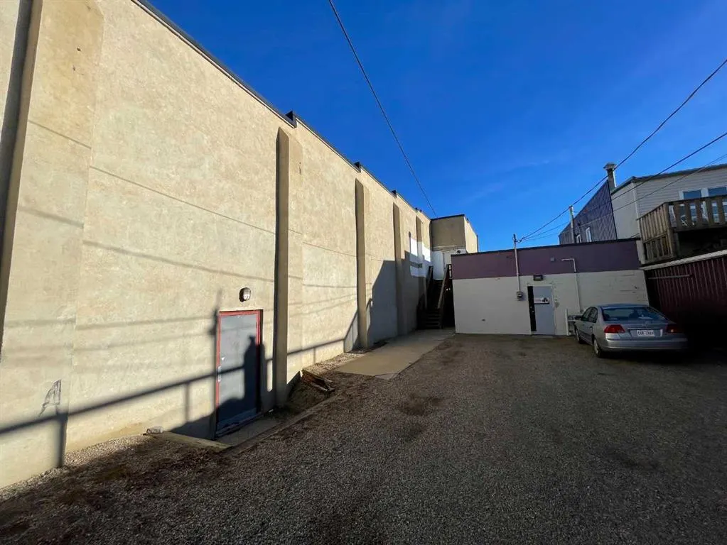 131 2 Street W