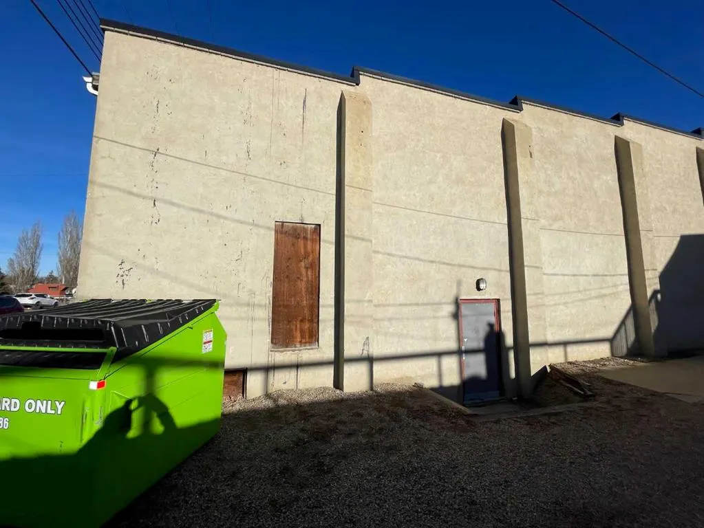 131 2 Street W
