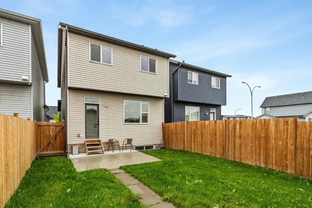 422 Walgrove Way SE