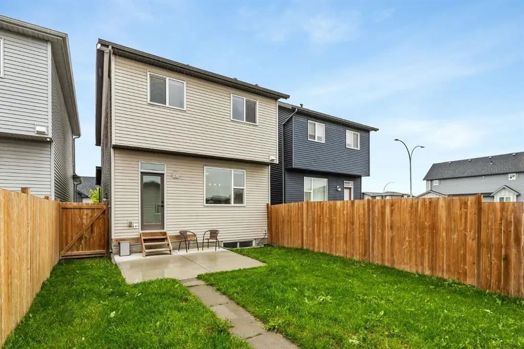 422 Walgrove Way SE