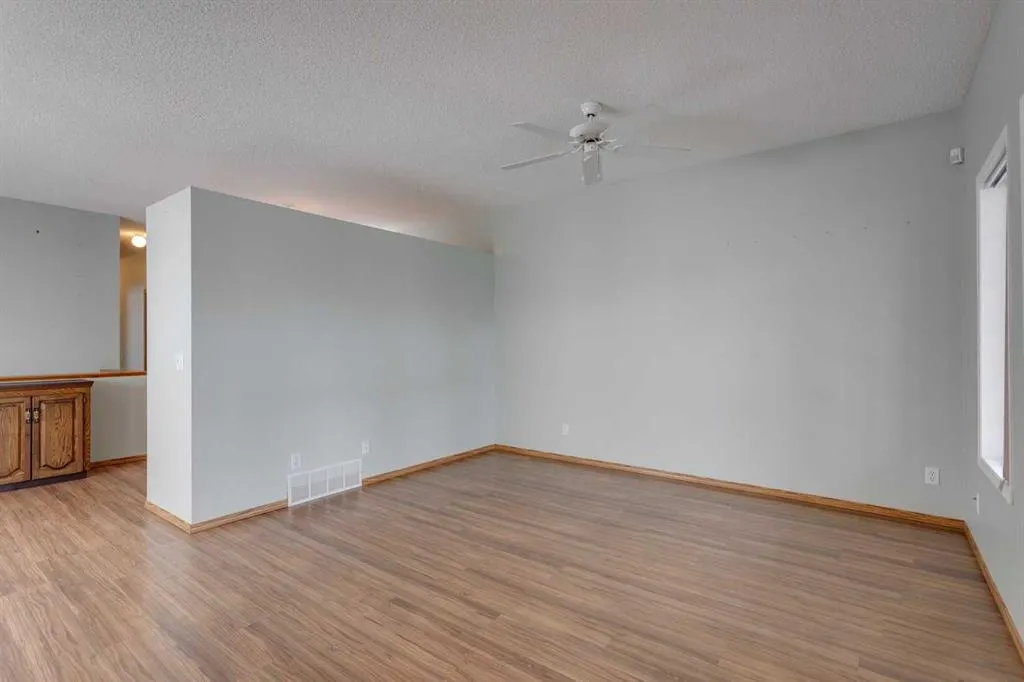242 Covington Close NE