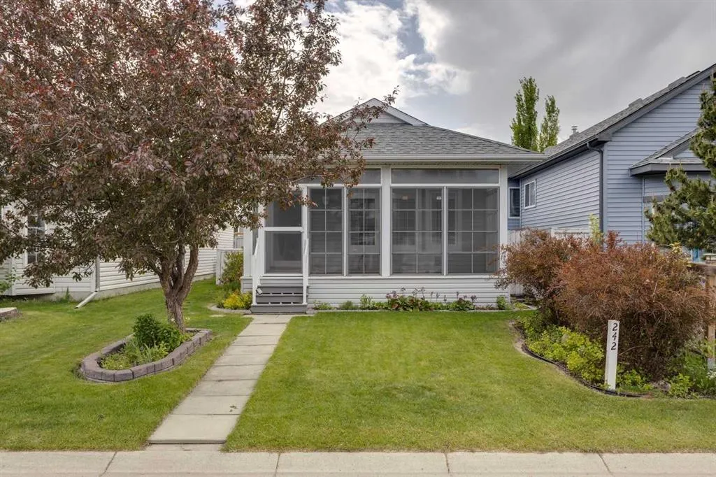 242 Covington Close NE
