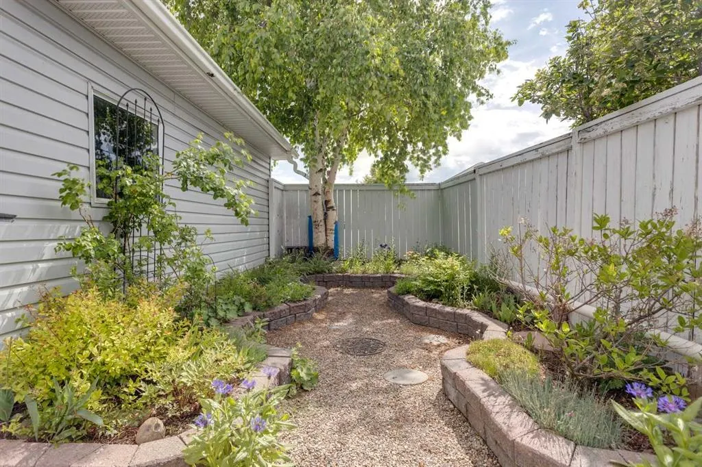 242 Covington Close NE