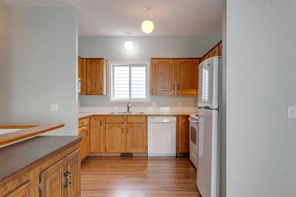 242 Covington Close NE