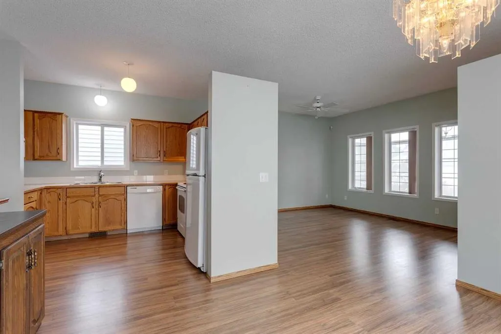 242 Covington Close NE