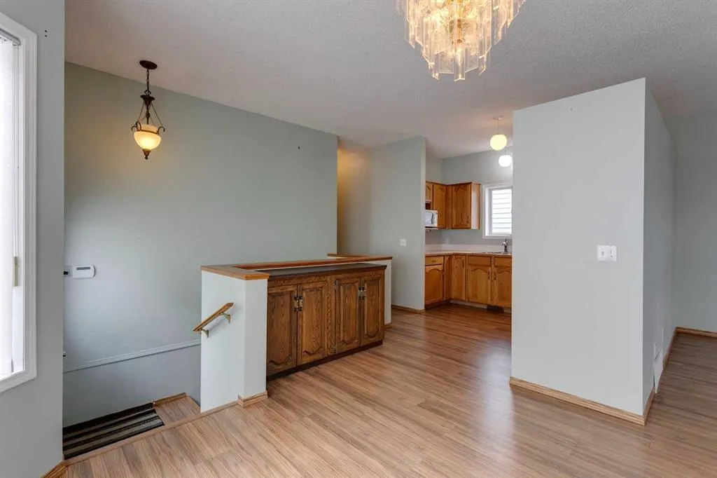 242 Covington Close NE