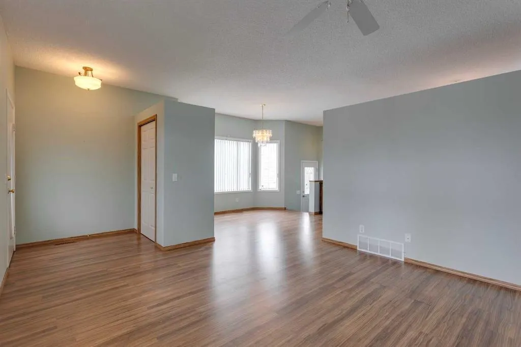 242 Covington Close NE