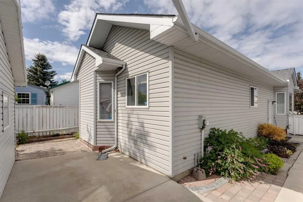 242 Covington Close NE
